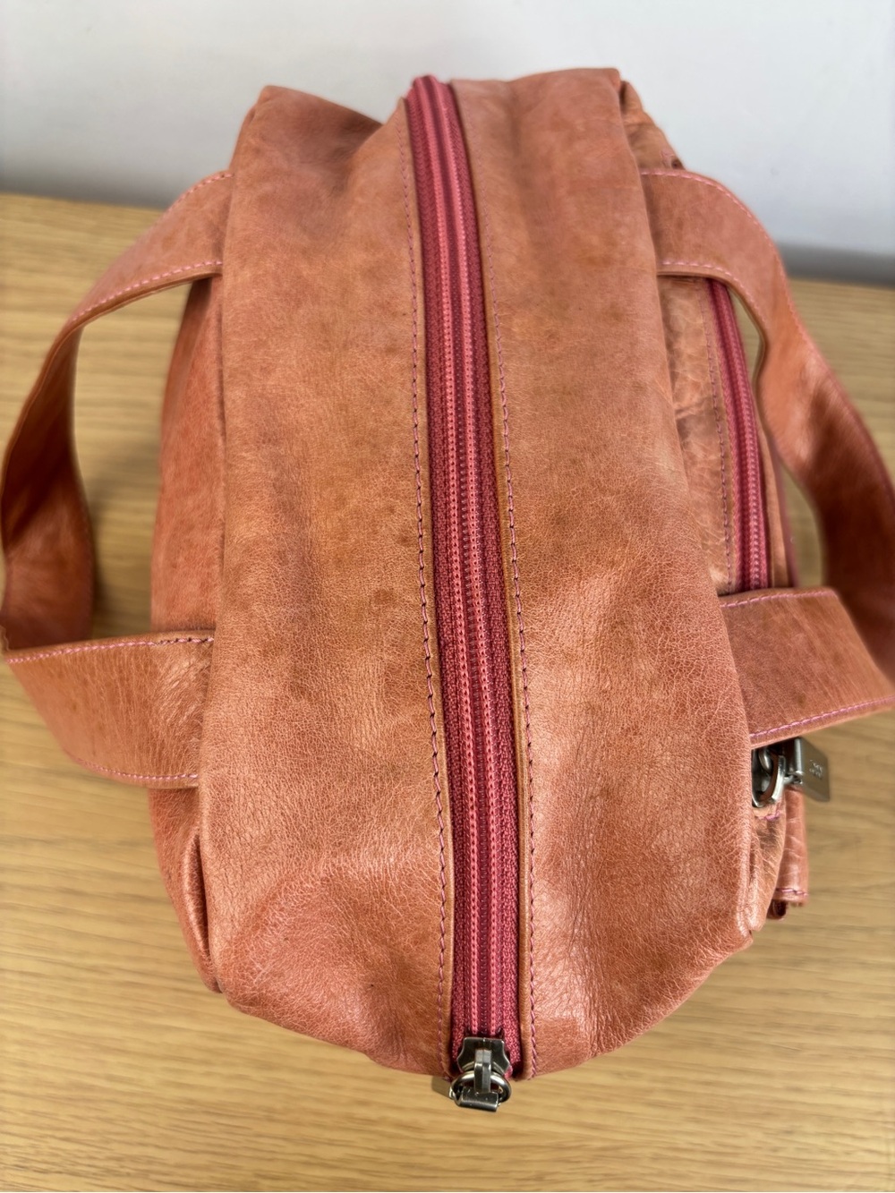 Vintage RARE Coral Pink HOBO Brand High Quality Leather Mini Zip Bag - Picture 8 of 15